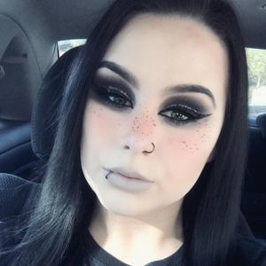 Meet your Posher, Alicia